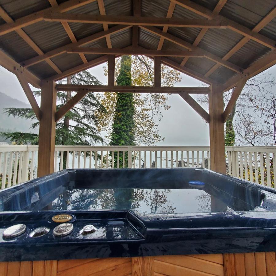Royal Harrison Retreat Villa Harrison Hot Springs Exterior photo